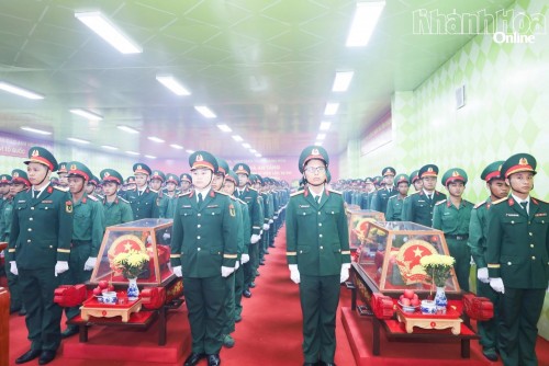 ĐƯA CÁC ANH VỀ VỚI ĐỒNG ĐỘI